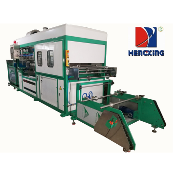 Automatic plastic products forming making machine